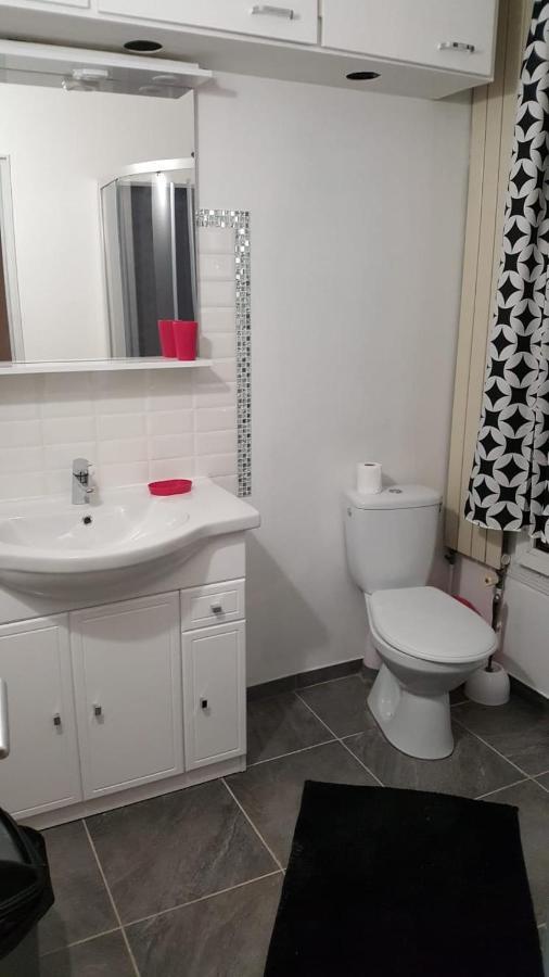 3 Hebergements - Au 1Er Etage 1 Appartement 2 Pieces Et Au 2Eme Etage Un Logement De 2 Chambres Louees Separement Avec Coin Cuisine Et Toilettes A Partager- Dans Pavillon Au Pied Du Rer B A 5 Minutes De Paris Et 30 Mn Stade De France Cachan Dış mekan fotoğraf