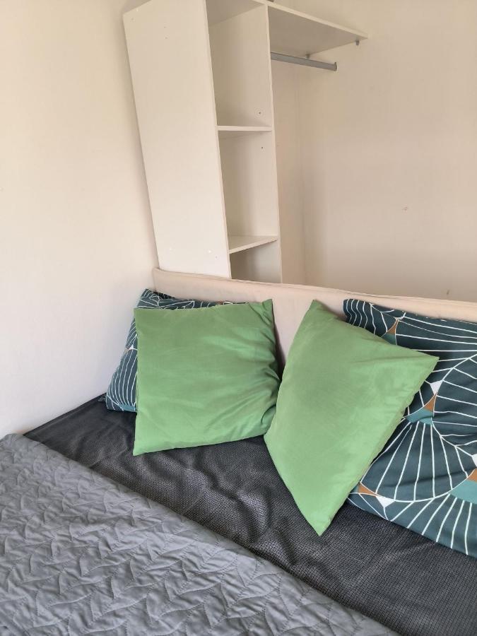 3 Hebergements - Au 1Er Etage 1 Appartement 2 Pieces Et Au 2Eme Etage Un Logement De 2 Chambres Louees Separement Avec Coin Cuisine Et Toilettes A Partager- Dans Pavillon Au Pied Du Rer B A 5 Minutes De Paris Et 30 Mn Stade De France Cachan Dış mekan fotoğraf