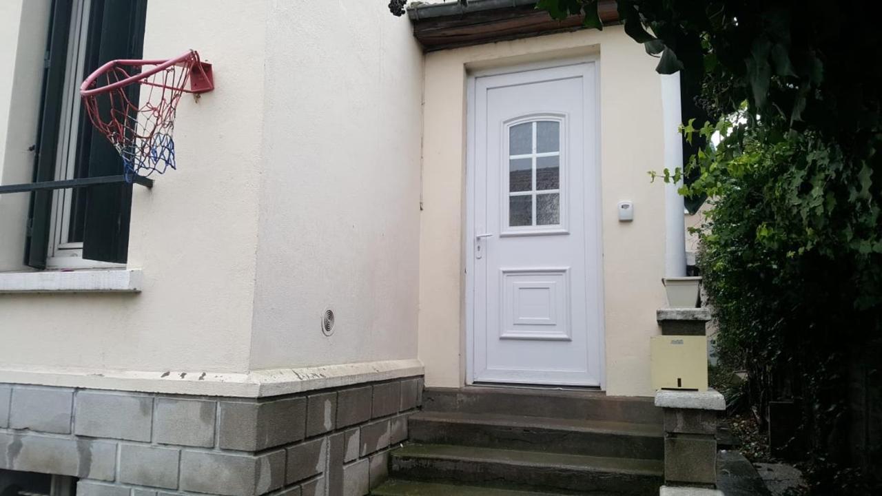 3 Hebergements - Au 1Er Etage 1 Appartement 2 Pieces Et Au 2Eme Etage Un Logement De 2 Chambres Louees Separement Avec Coin Cuisine Et Toilettes A Partager- Dans Pavillon Au Pied Du Rer B A 5 Minutes De Paris Et 30 Mn Stade De France Cachan Dış mekan fotoğraf