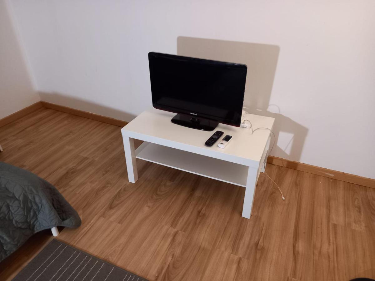 3 Hebergements - Au 1Er Etage 1 Appartement 2 Pieces Et Au 2Eme Etage Un Logement De 2 Chambres Louees Separement Avec Coin Cuisine Et Toilettes A Partager- Dans Pavillon Au Pied Du Rer B A 5 Minutes De Paris Et 30 Mn Stade De France Cachan Dış mekan fotoğraf