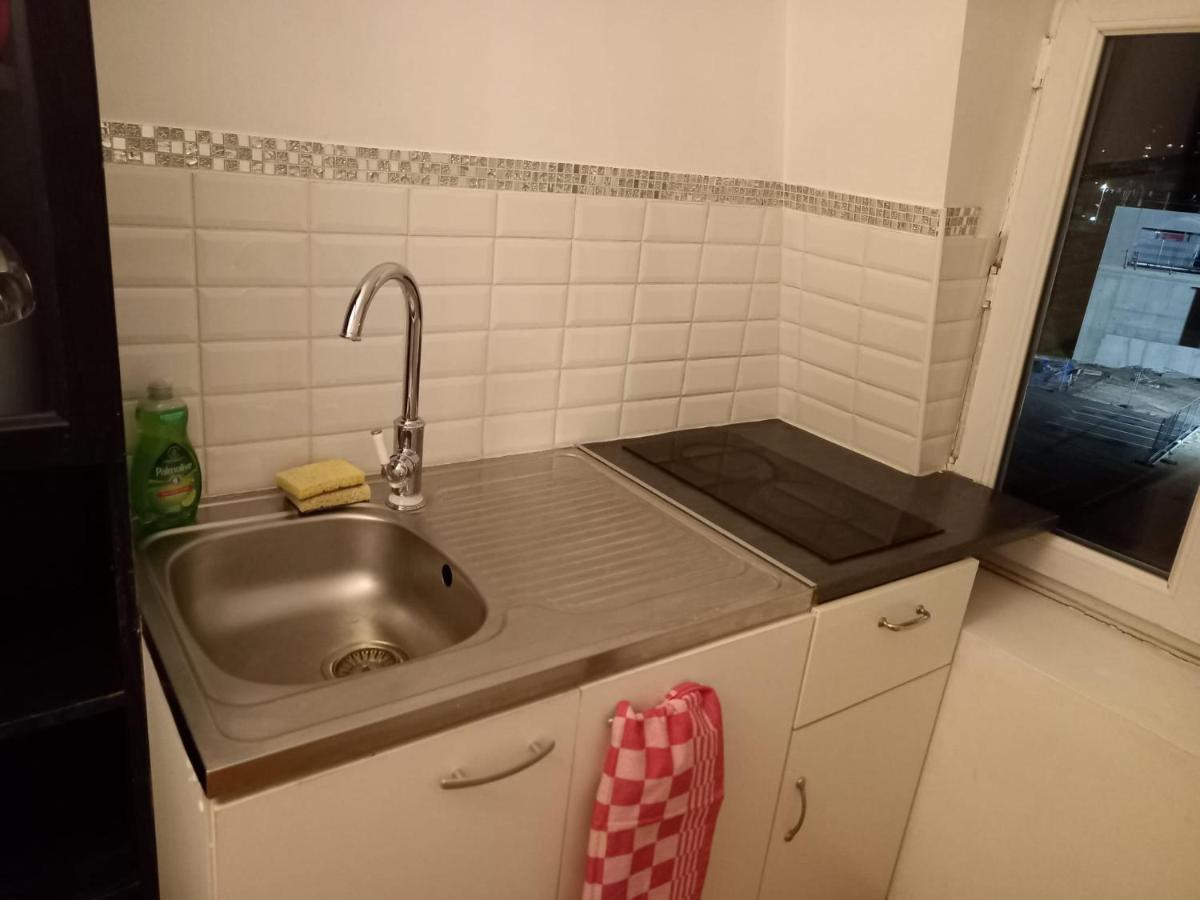 3 Hebergements - Au 1Er Etage 1 Appartement 2 Pieces Et Au 2Eme Etage Un Logement De 2 Chambres Louees Separement Avec Coin Cuisine Et Toilettes A Partager- Dans Pavillon Au Pied Du Rer B A 5 Minutes De Paris Et 30 Mn Stade De France Cachan Dış mekan fotoğraf