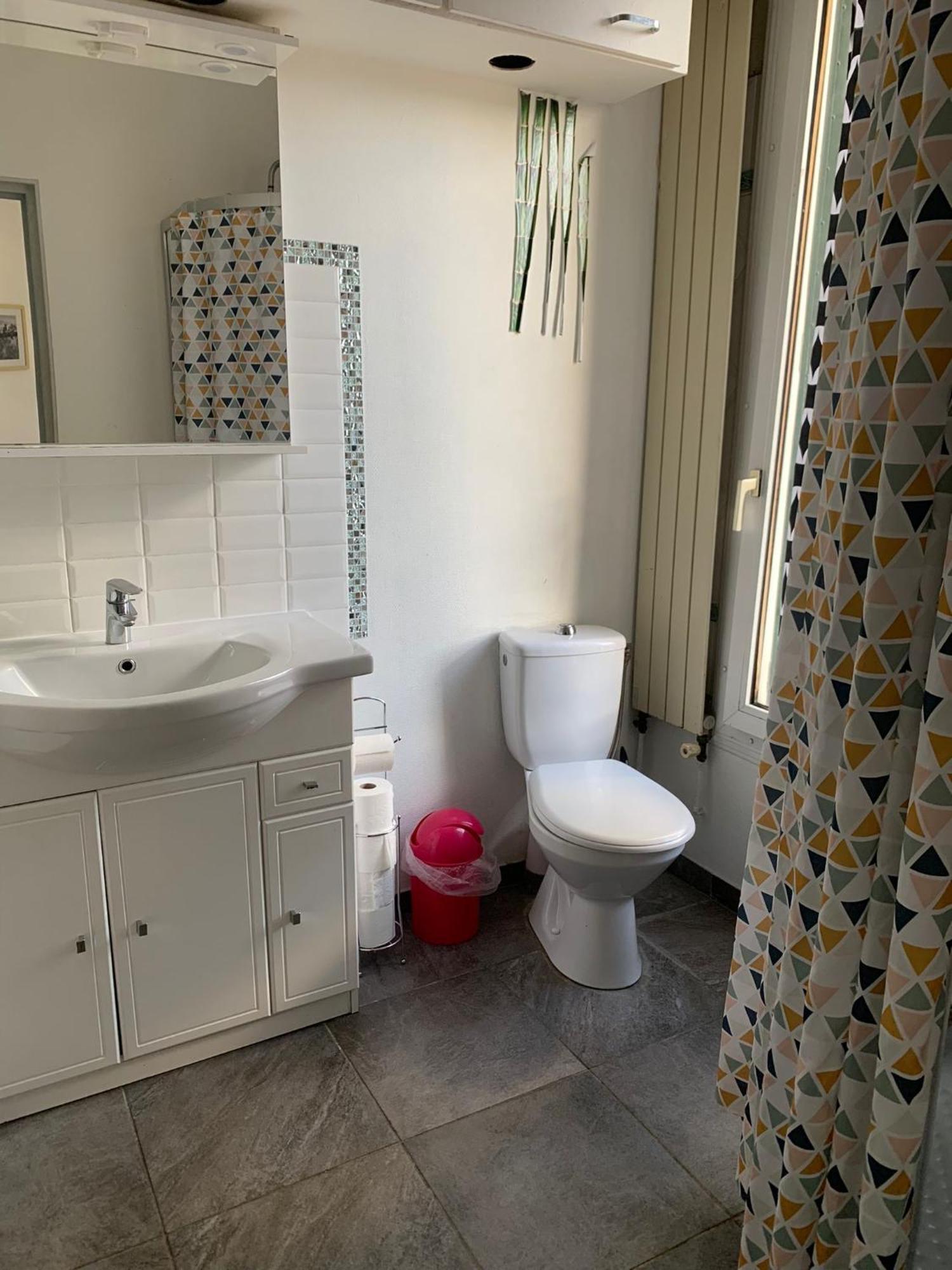 3 Hebergements - Au 1Er Etage 1 Appartement 2 Pieces Et Au 2Eme Etage Un Logement De 2 Chambres Louees Separement Avec Coin Cuisine Et Toilettes A Partager- Dans Pavillon Au Pied Du Rer B A 5 Minutes De Paris Et 30 Mn Stade De France Cachan Dış mekan fotoğraf